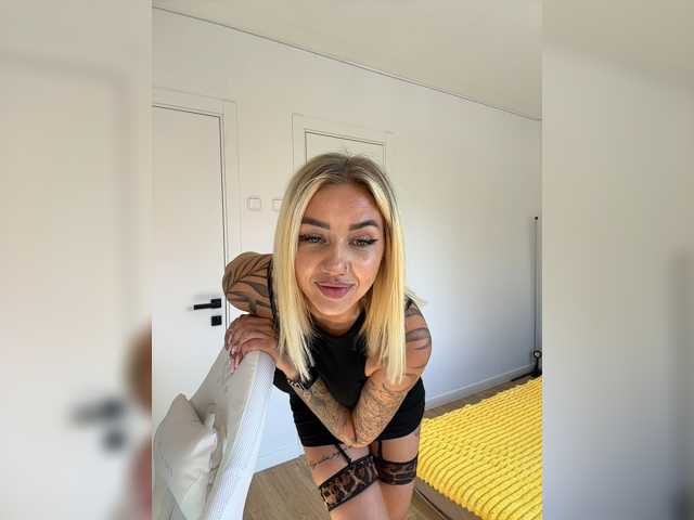 -AmazingBlonde-