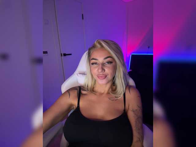 -AmazingBlonde-