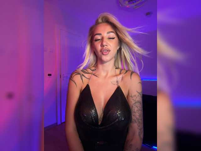 -AmazingBlonde-