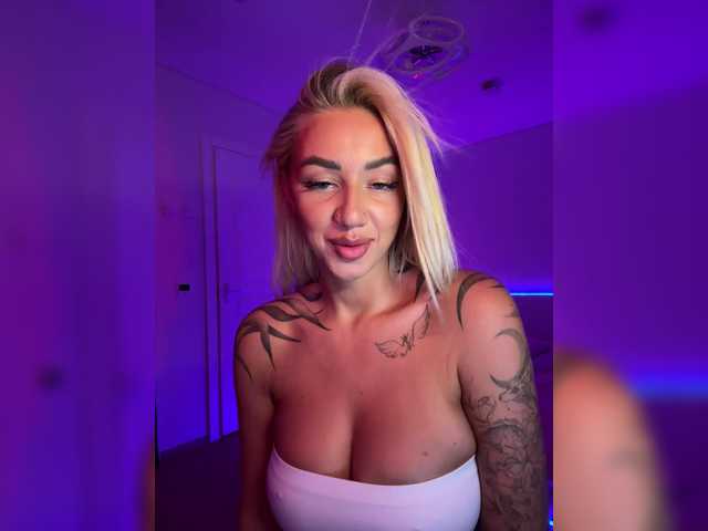 -AmazingBlonde-