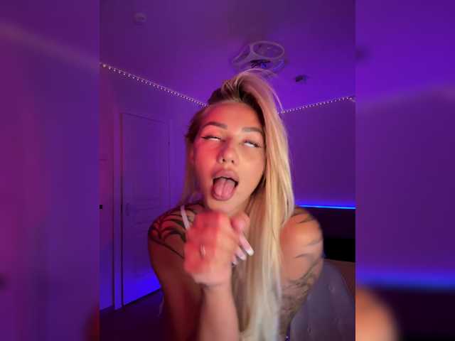 -AmazingBlonde-