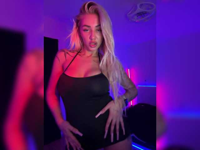 -AmazingBlonde-