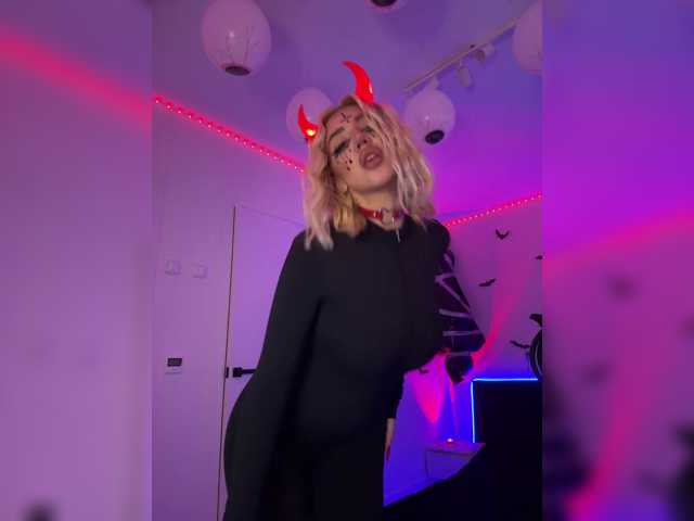 -AmazingBlonde-