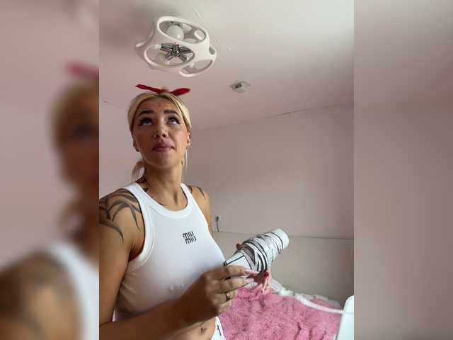 -AmazingBlonde- live cam on BongaCams