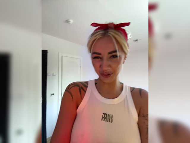 -AmazingBlonde-