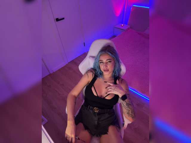 -AmazingBlonde-