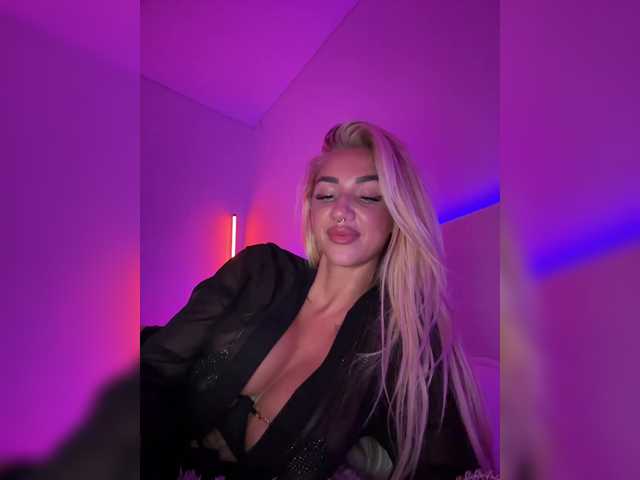 -AmazingBlonde-