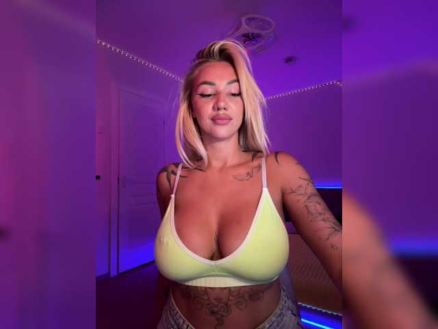 -AmazingBlonde-
