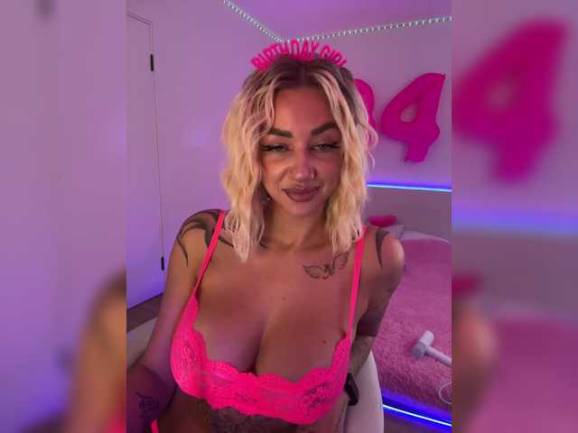 -AmazingBlonde-