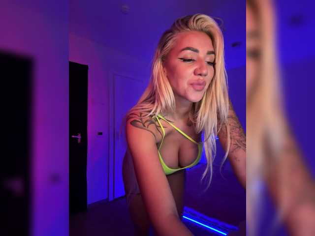 -AmazingBlonde-