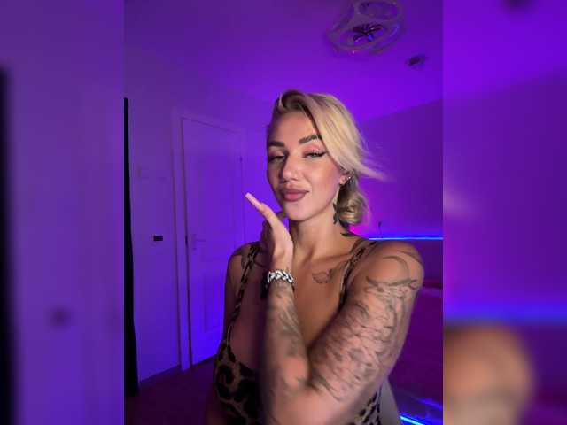 -AmazingBlonde-