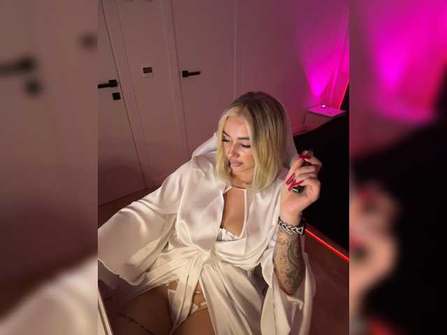 -AmazingBlonde- live cam on BongaCams