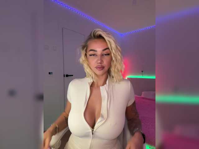 -AmazingBlonde-