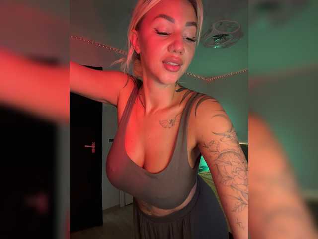 -AmazingBlonde-