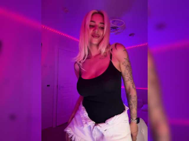 -AmazingBlonde-
