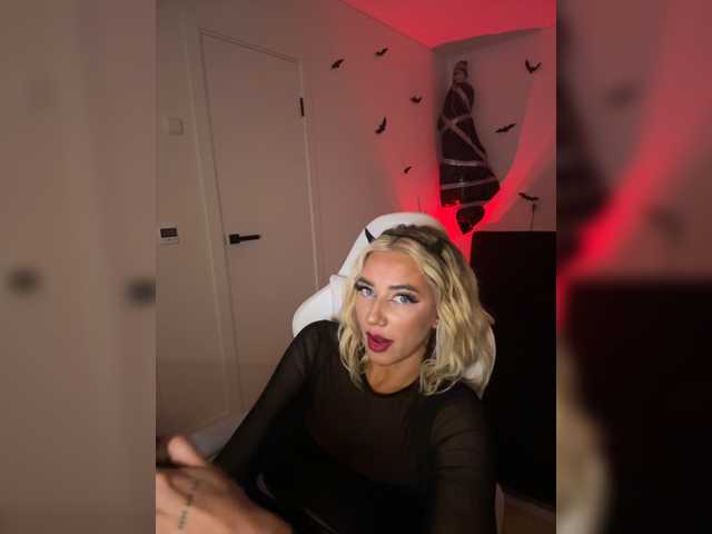 -AmazingBlonde-