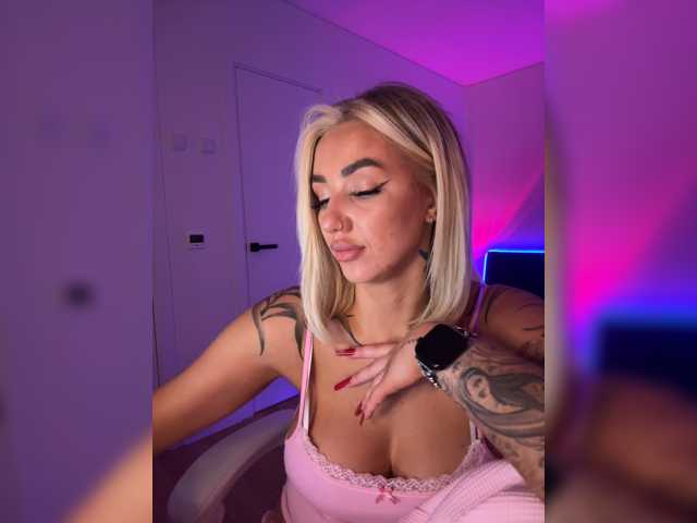 -AmazingBlonde- live cam on BongaCams