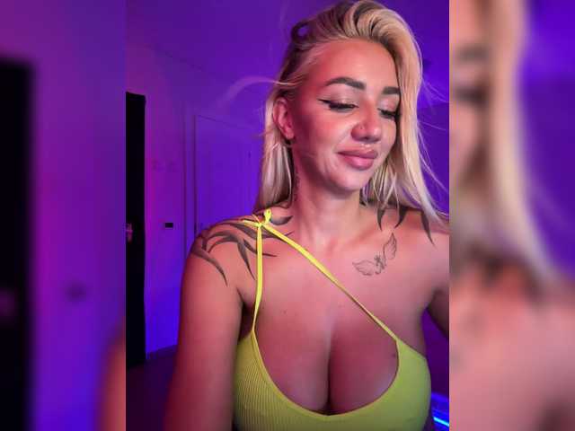 -AmazingBlonde-