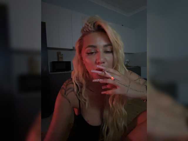 -AmazingBlonde-