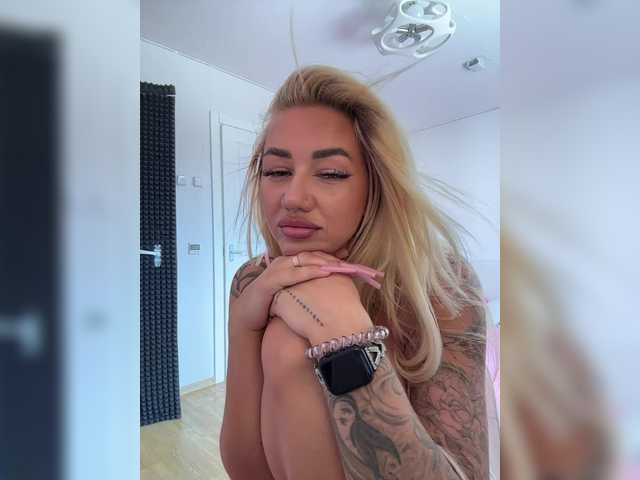 -AmazingBlonde-