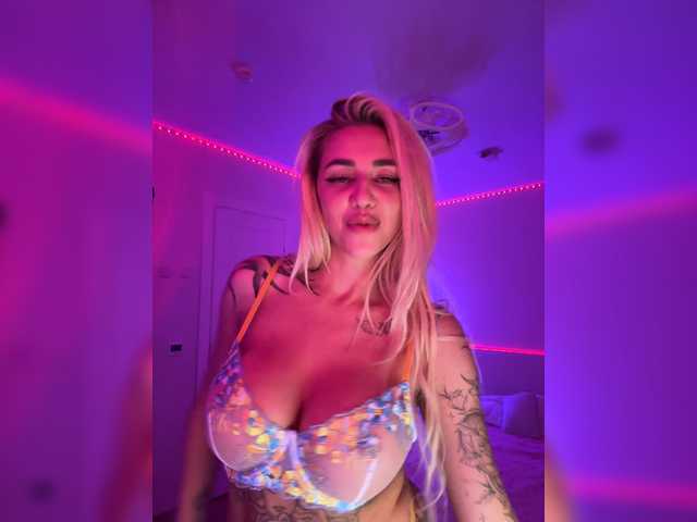 -AmazingBlonde-