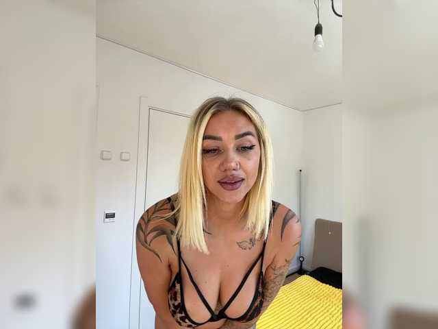 -AmazingBlonde-