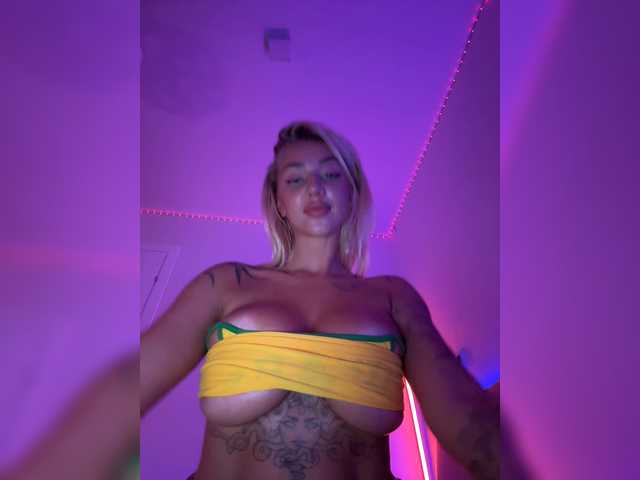 -AmazingBlonde-