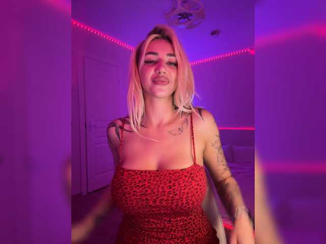 видео -AmazingBlonde-
