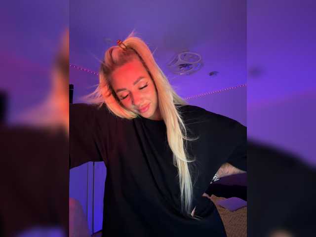 -AmazingBlonde-