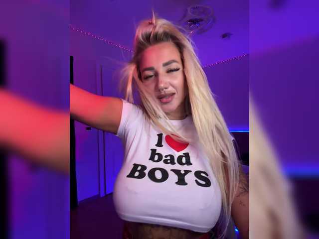 -AmazingBlonde- live cam on BongaCams