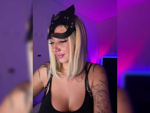 -AmazingBlonde-