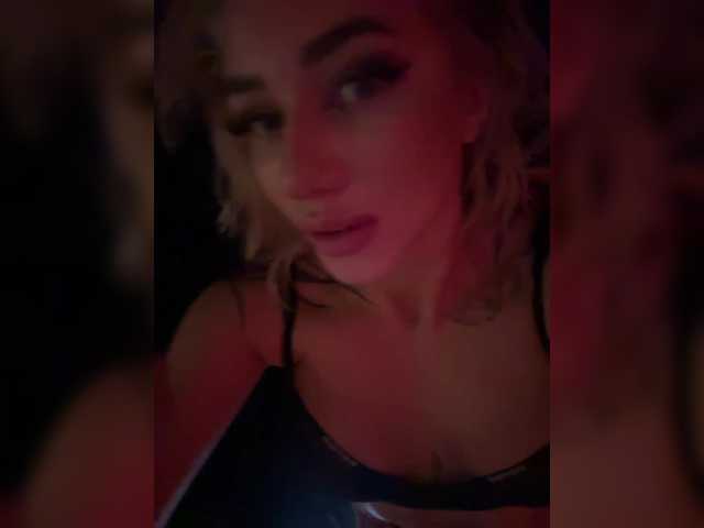 -AmazingBlonde-
