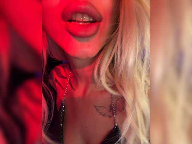 -AmazingBlonde-