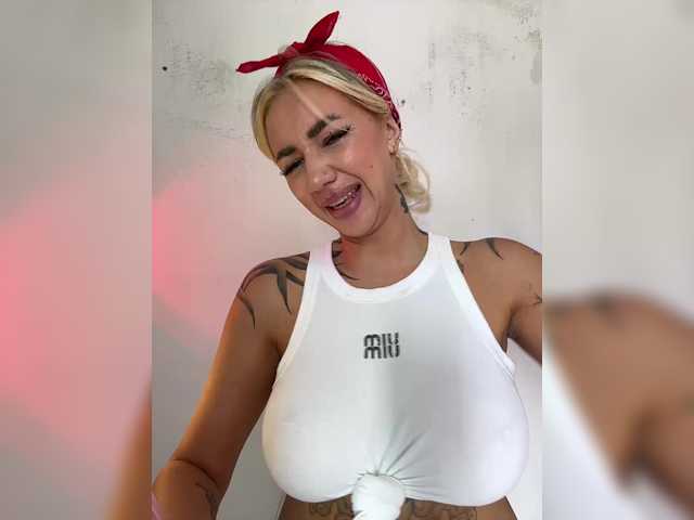 -AmazingBlonde-