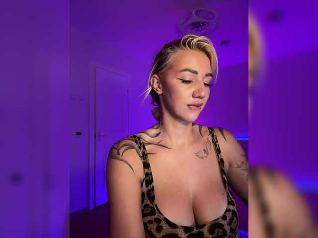 -AmazingBlonde-