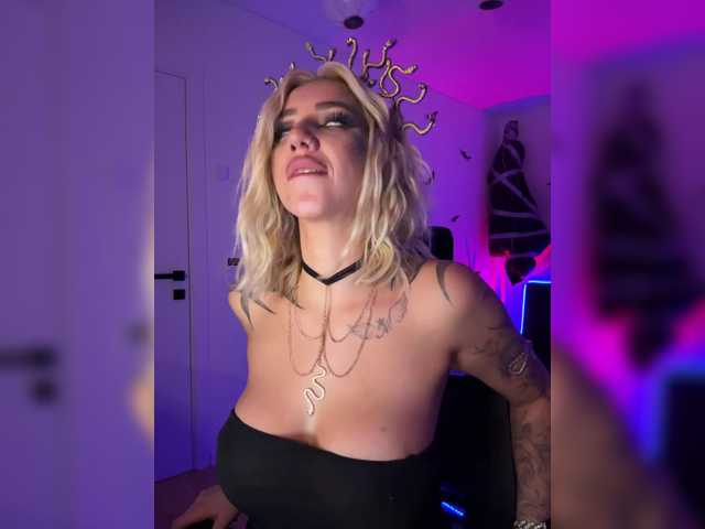 -AmazingBlonde-