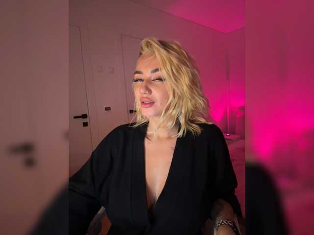 -AmazingBlonde-