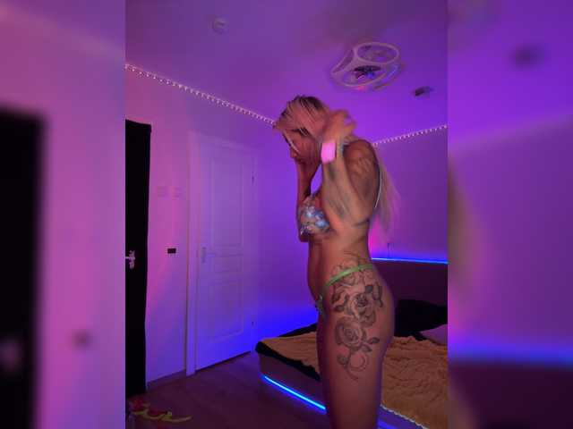-AmazingBlonde-