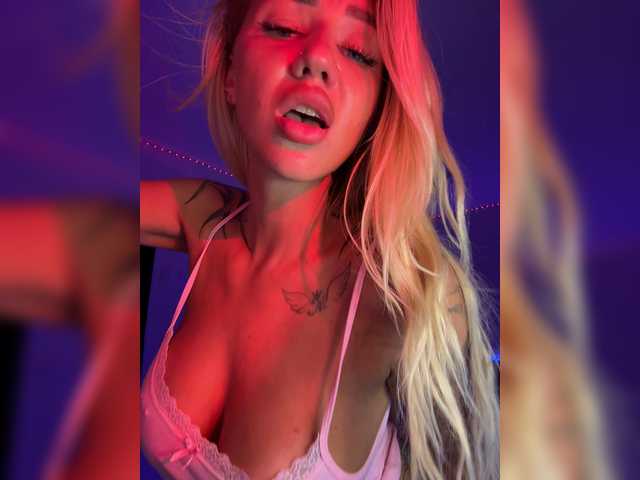 -AmazingBlonde-