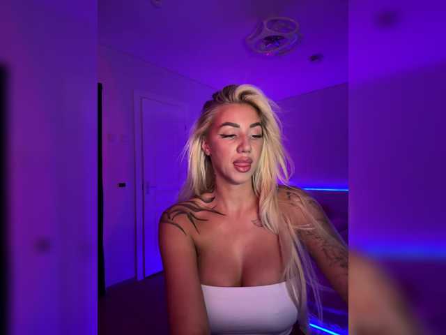 -AmazingBlonde-