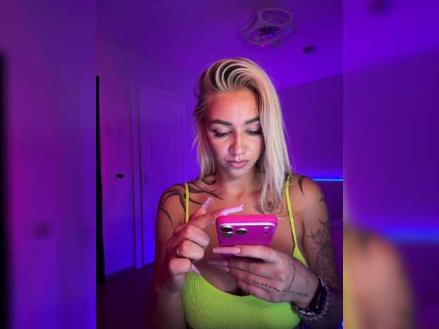 -AmazingBlonde-