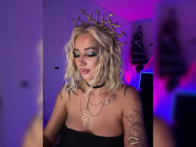 -AmazingBlonde-