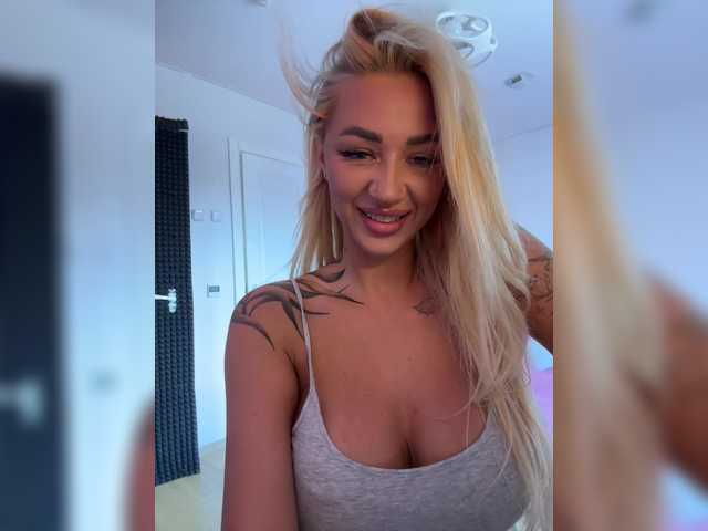 -AmazingBlonde-