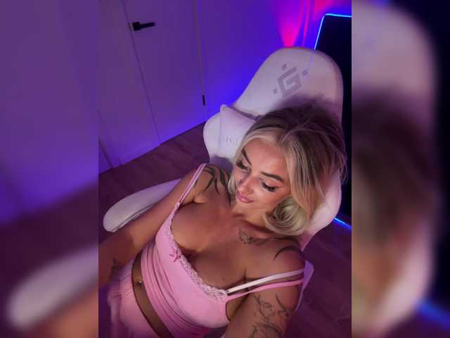 -AmazingBlonde-
