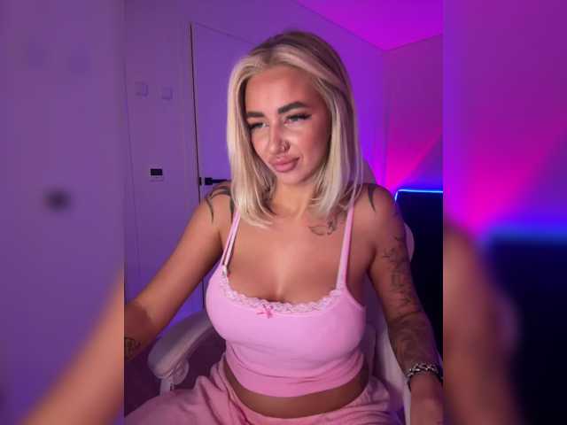 -AmazingBlonde-