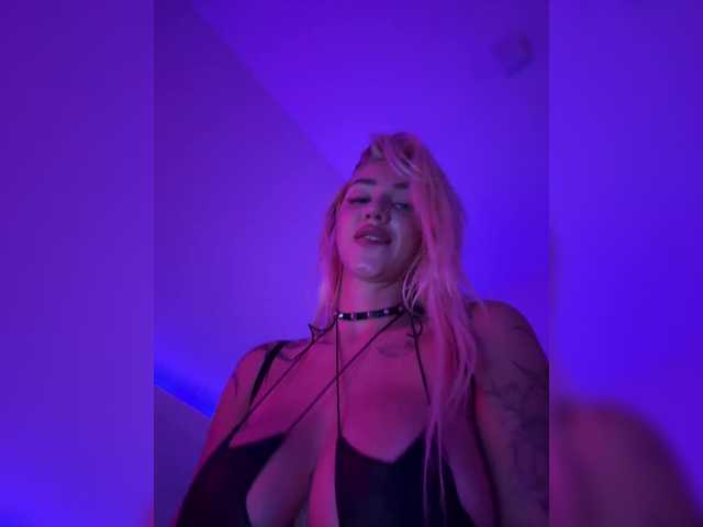 -AmazingBlonde-