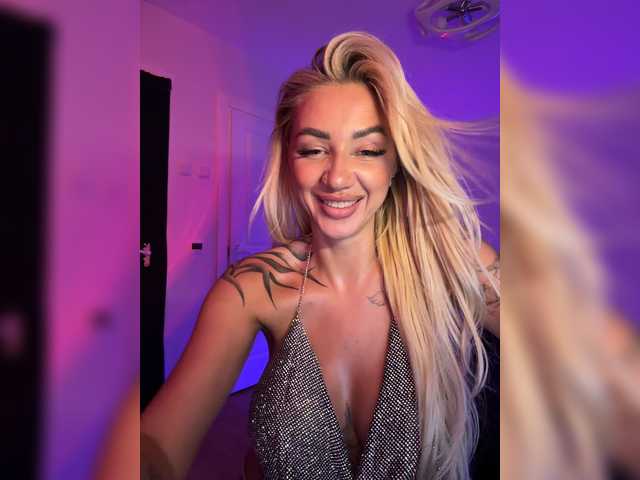 -AmazingBlonde-