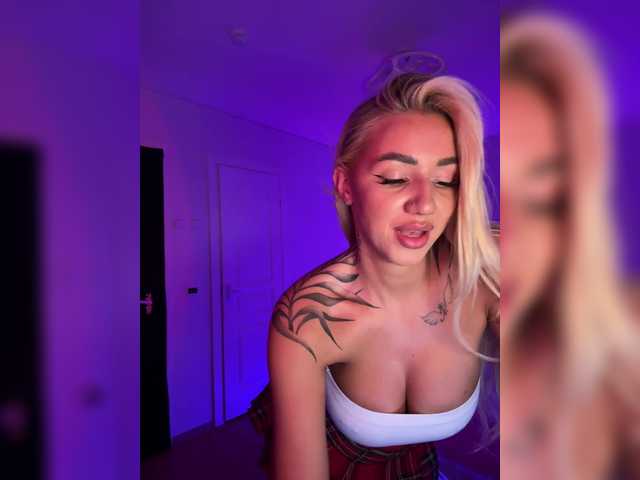 -AmazingBlonde-