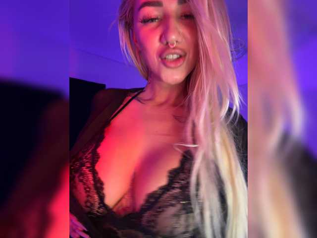 -AmazingBlonde-
