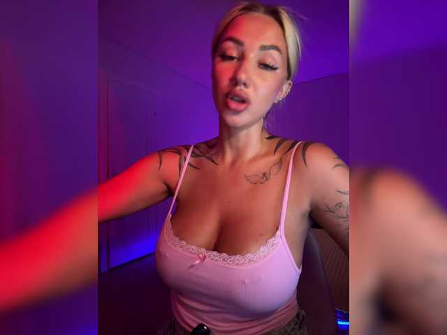 -AmazingBlonde-